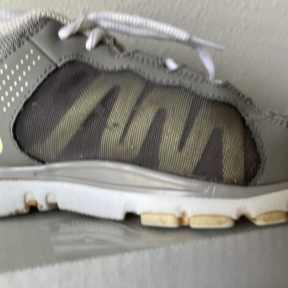 Nike sneakers size 9.5  used - Picture 9 of 11